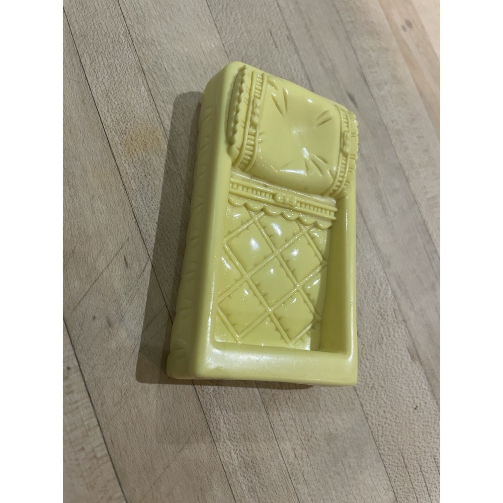 Fisher-Price Dream Dollhouse Child's Bed Yellow Loving Family RV Camper Pull Out